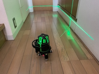 レーザー墨出し器